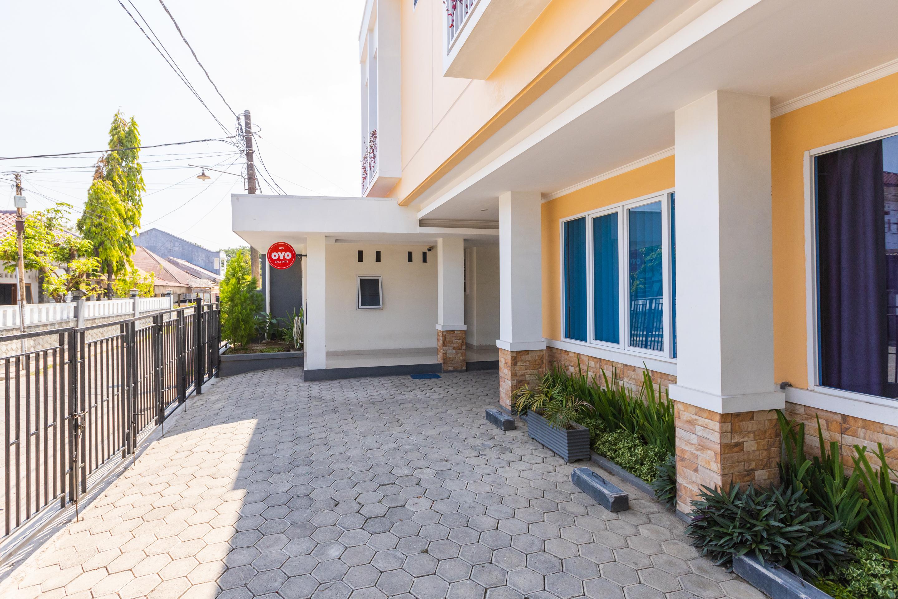 OYO 1975 Bale Ikite Hotel Makassar Exterior foto